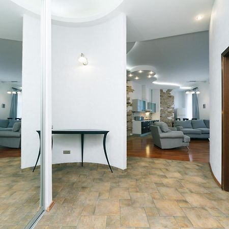 Lux Near Maidan, Khreschutyk 3Br Apartment Kiev Bagian luar foto