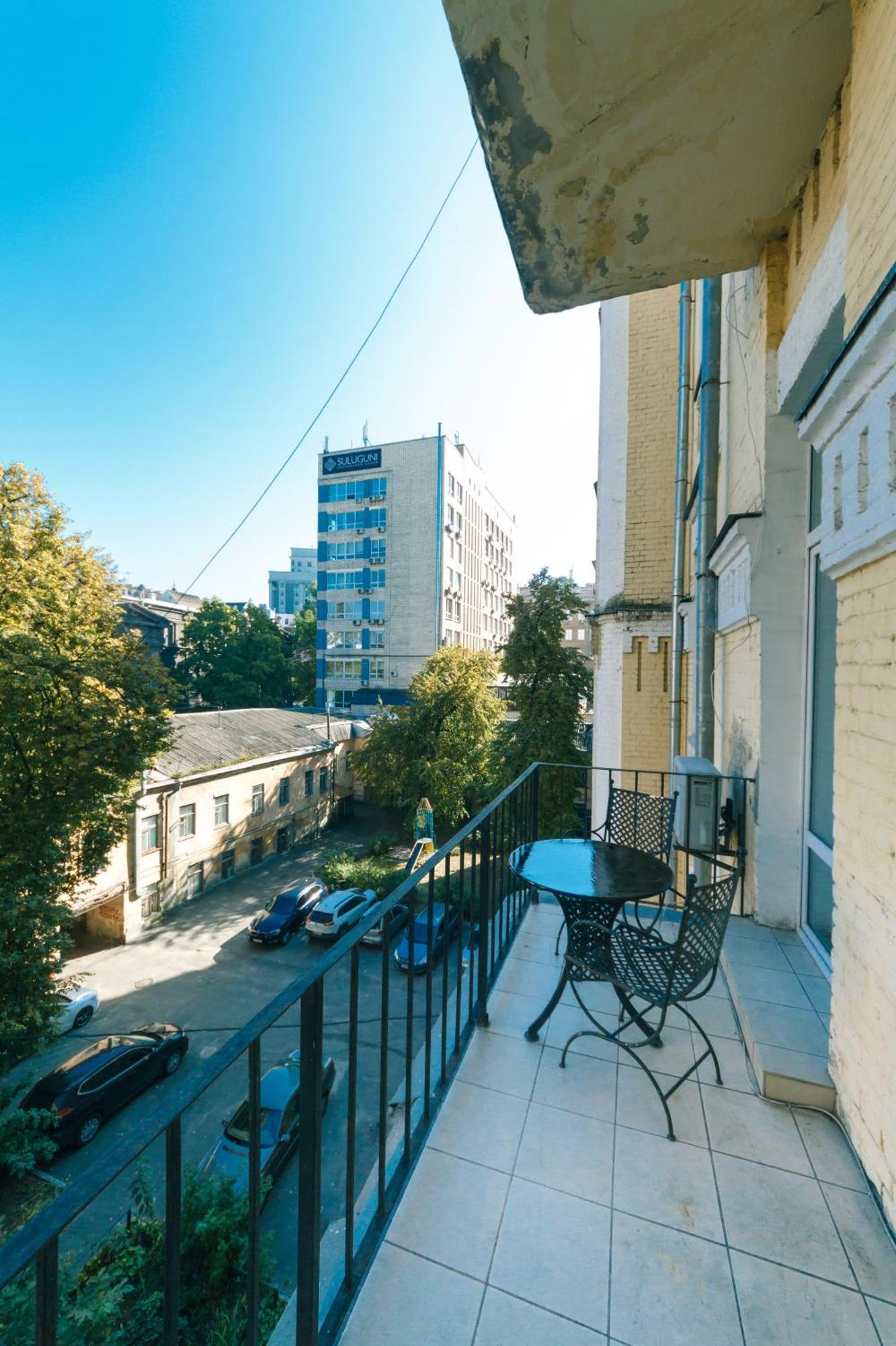 Lux Near Maidan, Khreschutyk 3Br Apartment Kiev Bagian luar foto