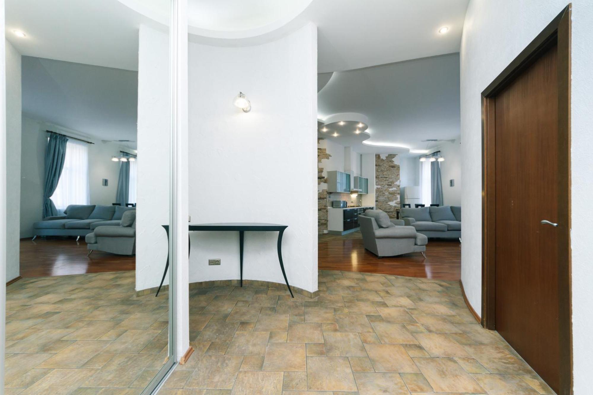 Lux Near Maidan, Khreschutyk 3Br Apartment Kiev Bagian luar foto