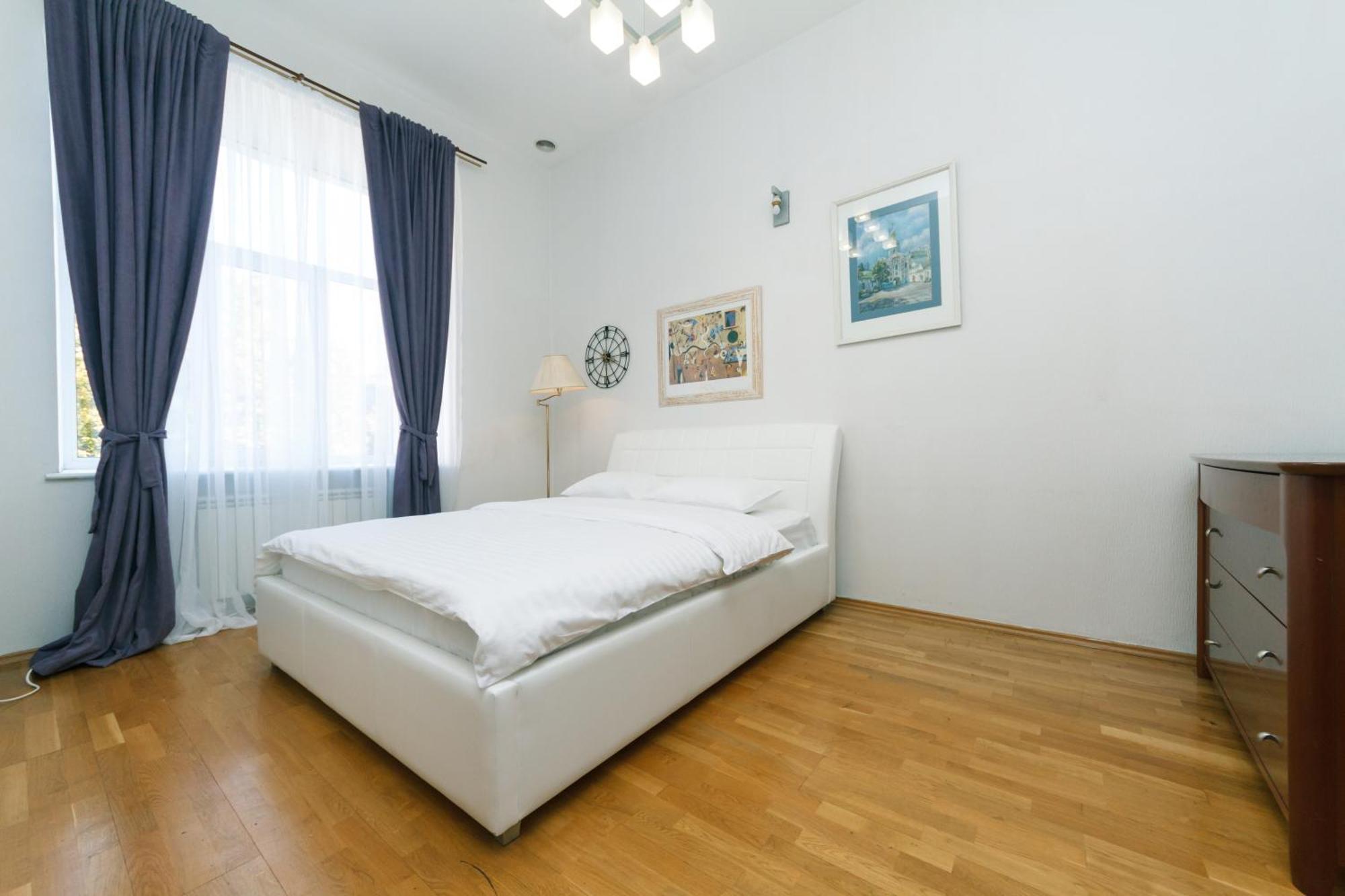 Lux Near Maidan, Khreschutyk 3Br Apartment Kiev Bagian luar foto