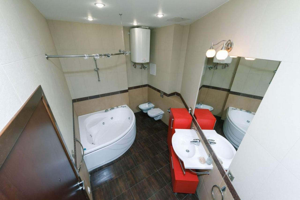Lux Near Maidan, Khreschutyk 3Br Apartment Kiev Bagian luar foto