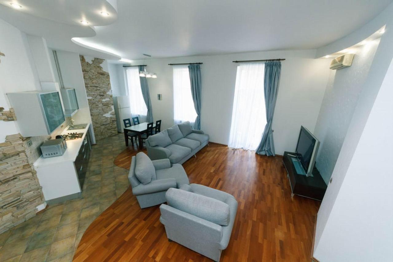 Lux Near Maidan, Khreschutyk 3Br Apartment Kiev Bagian luar foto