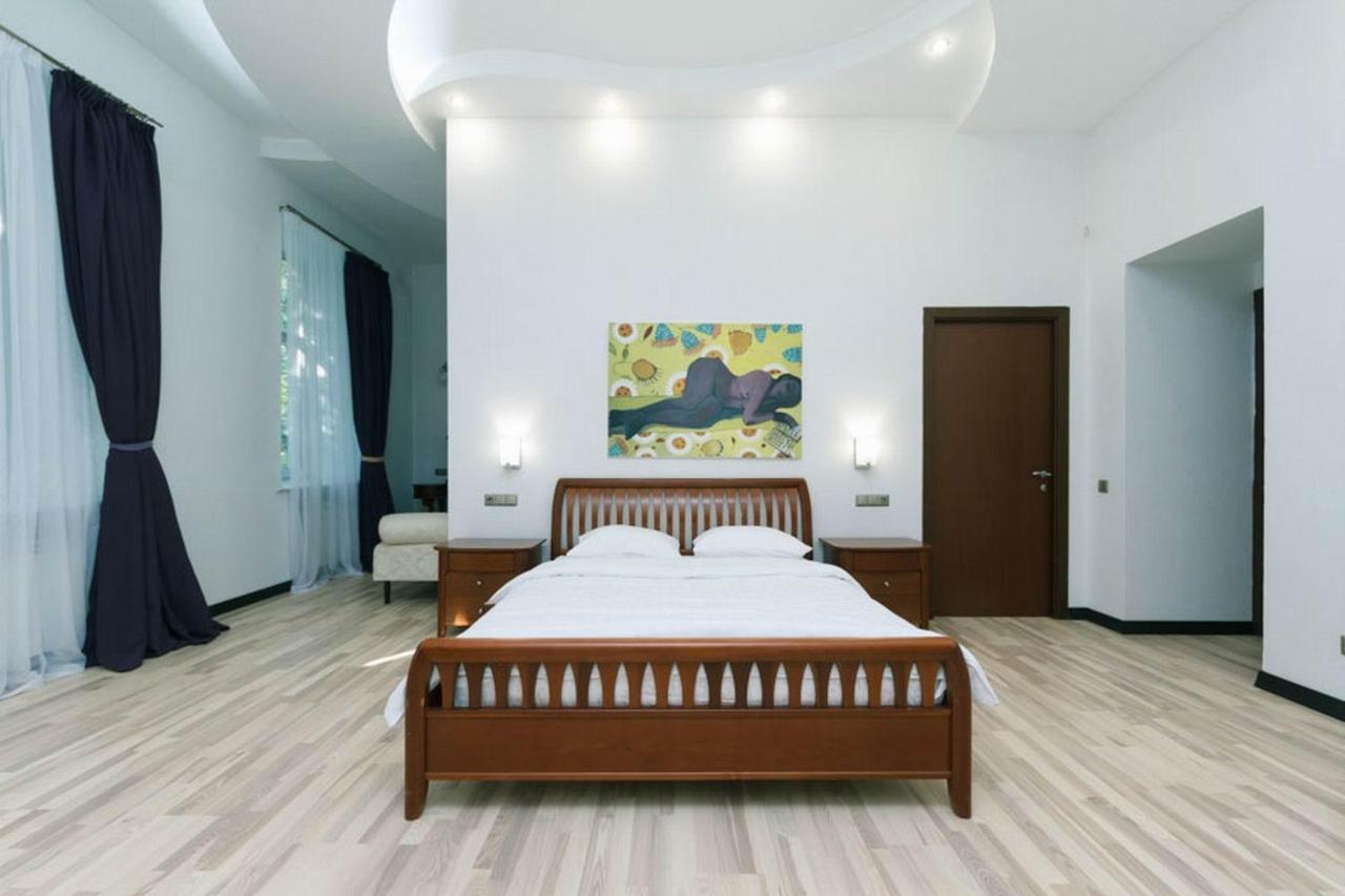 Lux Near Maidan, Khreschutyk 3Br Apartment Kiev Bagian luar foto