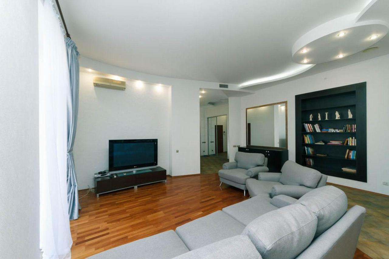 Lux Near Maidan, Khreschutyk 3Br Apartment Kiev Bagian luar foto